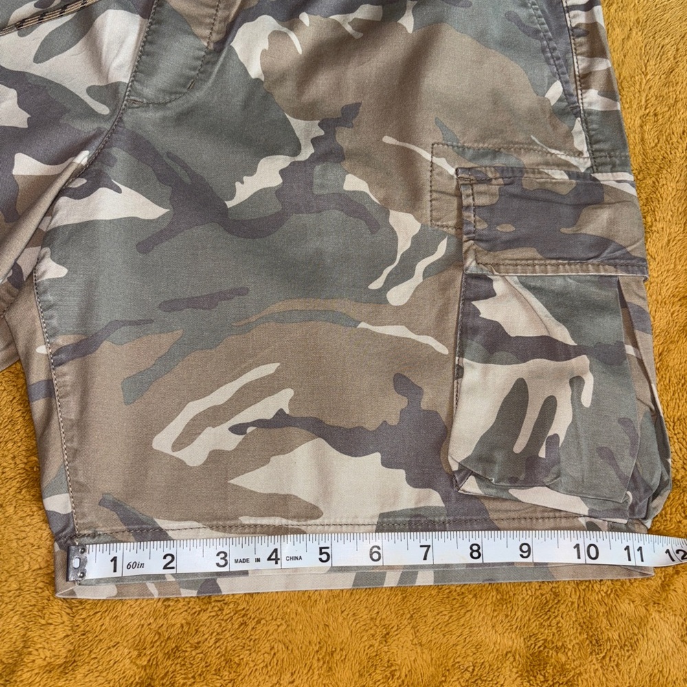 Washed cargo camo shorts. - Picture 7 of 7